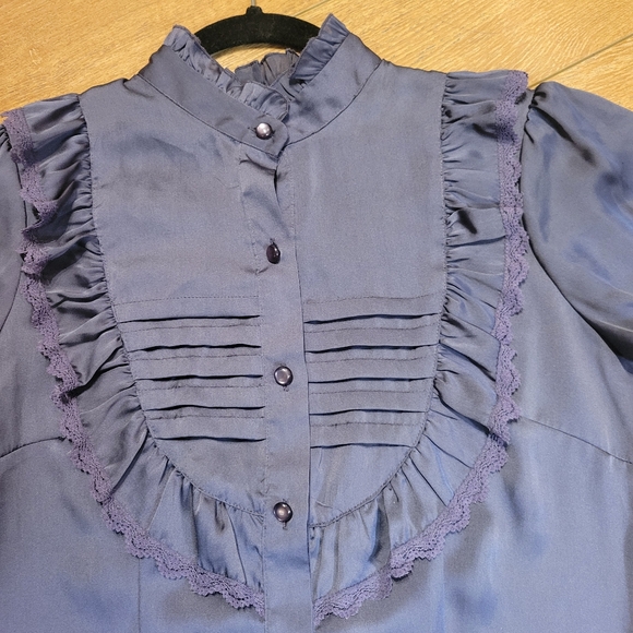 Charlotte Russe Victorian Style Short Sleeve Button Down Shirt - Picture 3 of 5